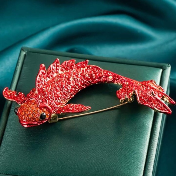Red Crystal Carp Fish Brooch - Picture 13 of 17